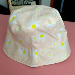 Daisy bucket hat
